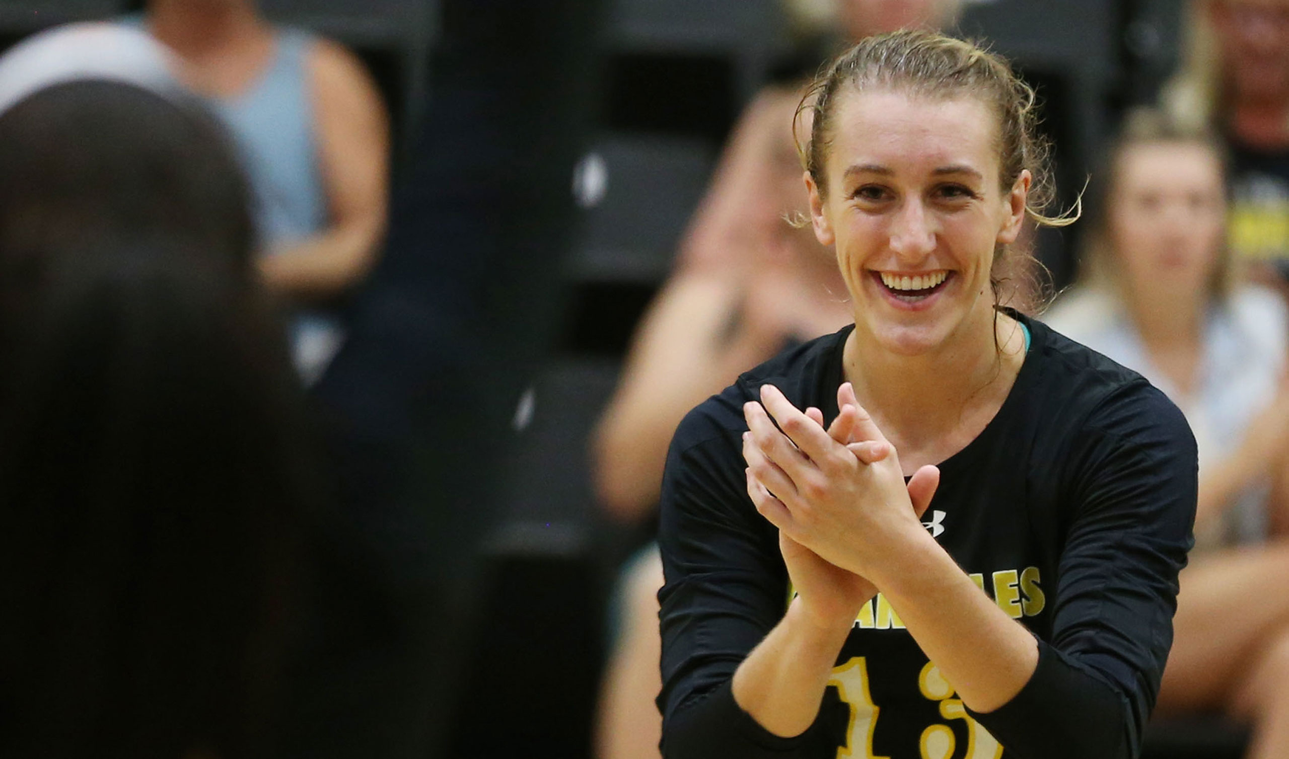 Cal State LA Alumna Iona Lofrano celebrating on the court